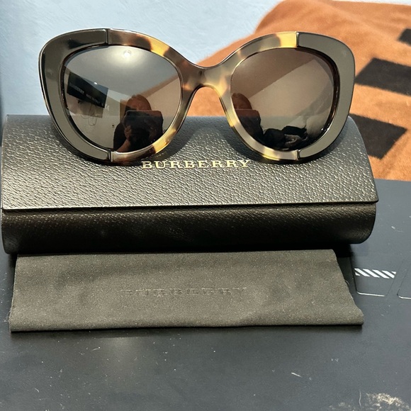 Burberry’s sunglasses - Picture 1 of 9